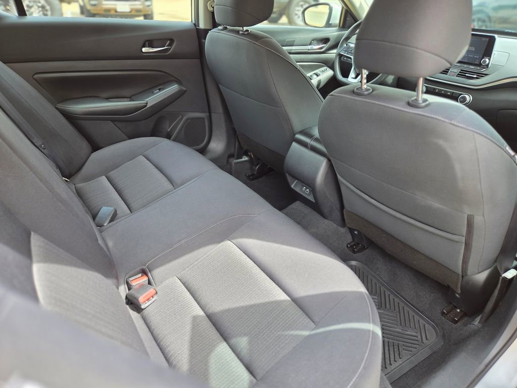 Used 2022 Nissan Altima 2.5 SV FWD image 11