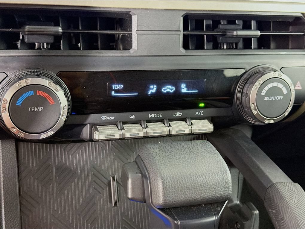 Used 2025 Toyota Tacoma SR5 AWD/4WD image 19