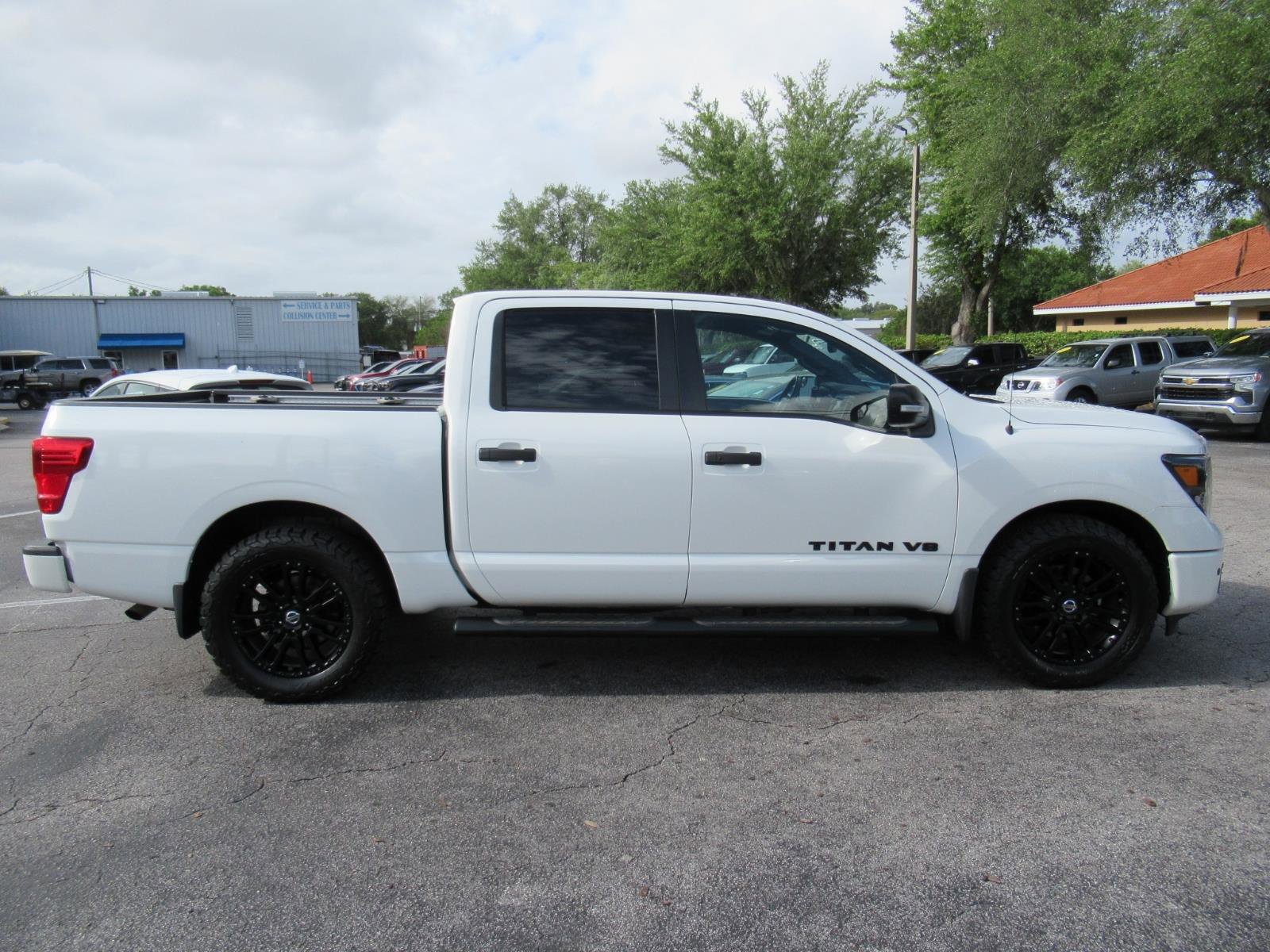Used 2019 Nissan Titan SL w/ Midnight Edition RWD image 4
