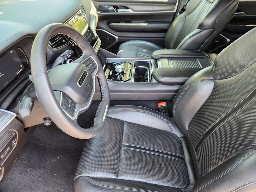 Used 2024 Jeep Wagoneer Series II w/ Flexible Seating Group image 8