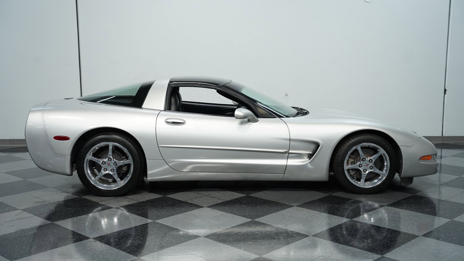 Used 2004 Chevrolet Corvette Coupe w/ Preferred Equipment Group image 12