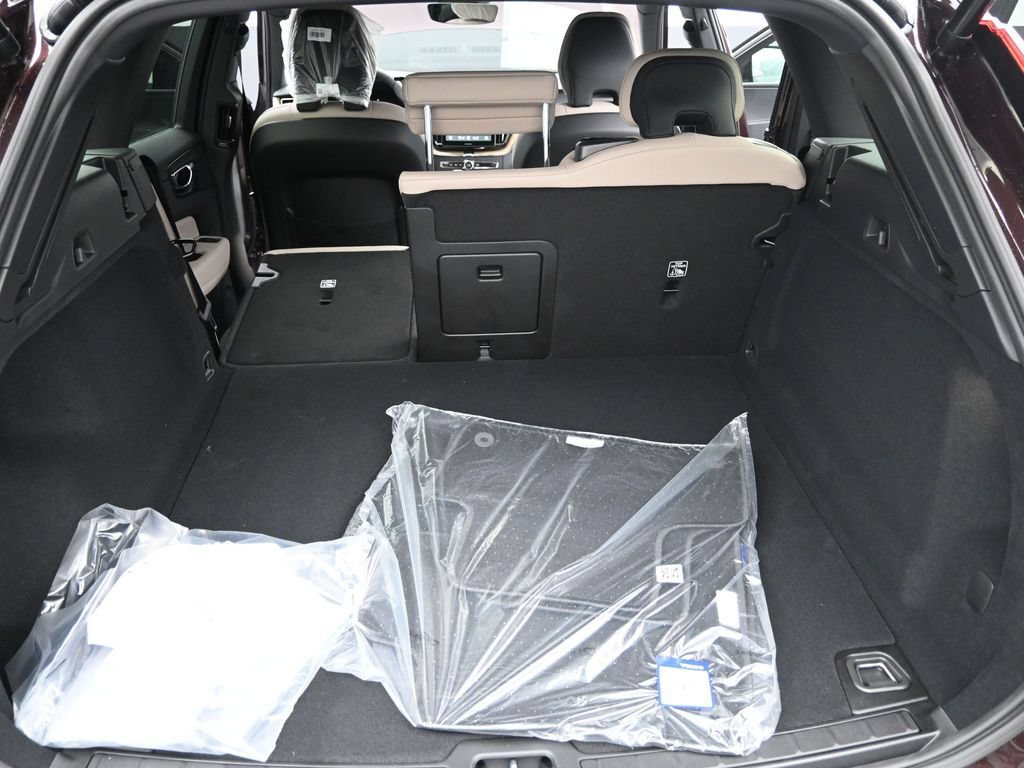 New 2026 Volvo XC60 B5 Core w/ Climate Package AWD/4WD image 19