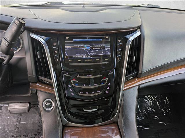 Used 2016 Cadillac Escalade Luxury AWD/4WD image 14