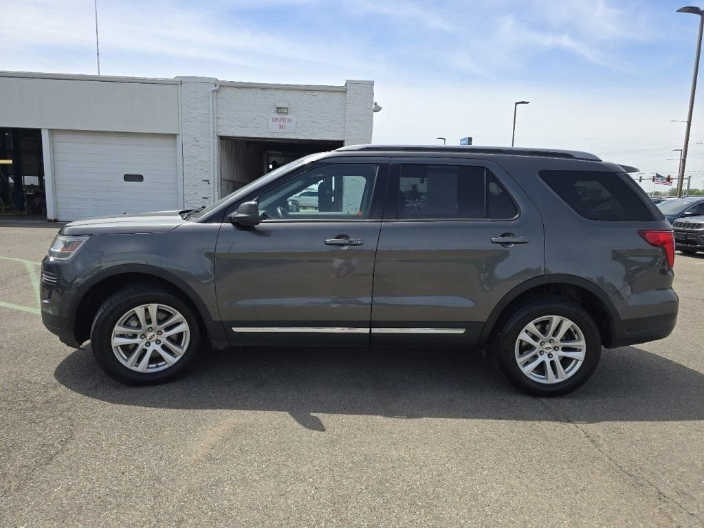 Used 2018 Ford Explorer XLT AWD/4WD image 14