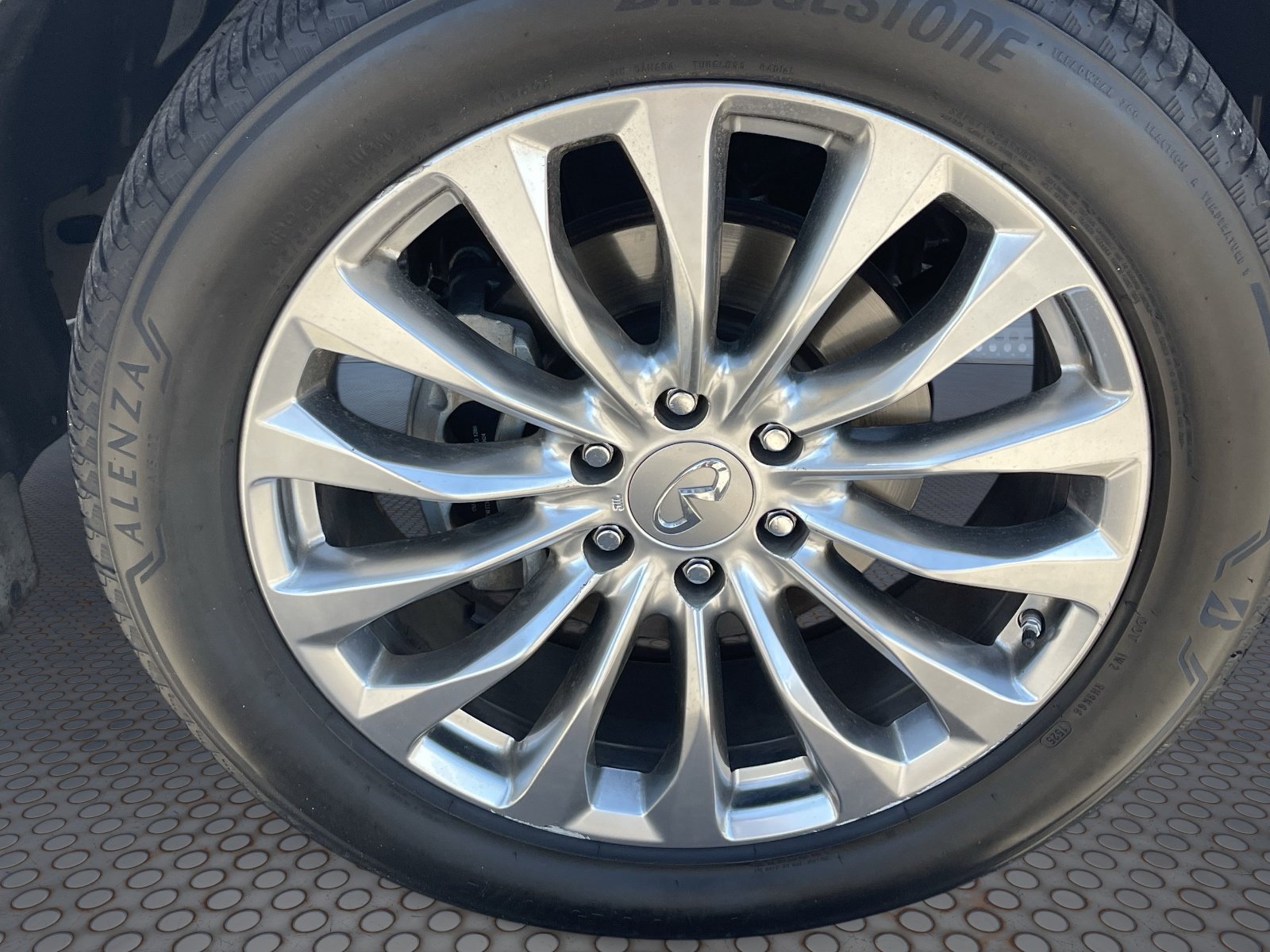 Used 2017 INFINITI QX80 4WD w/ Driver Assistance Package image 11