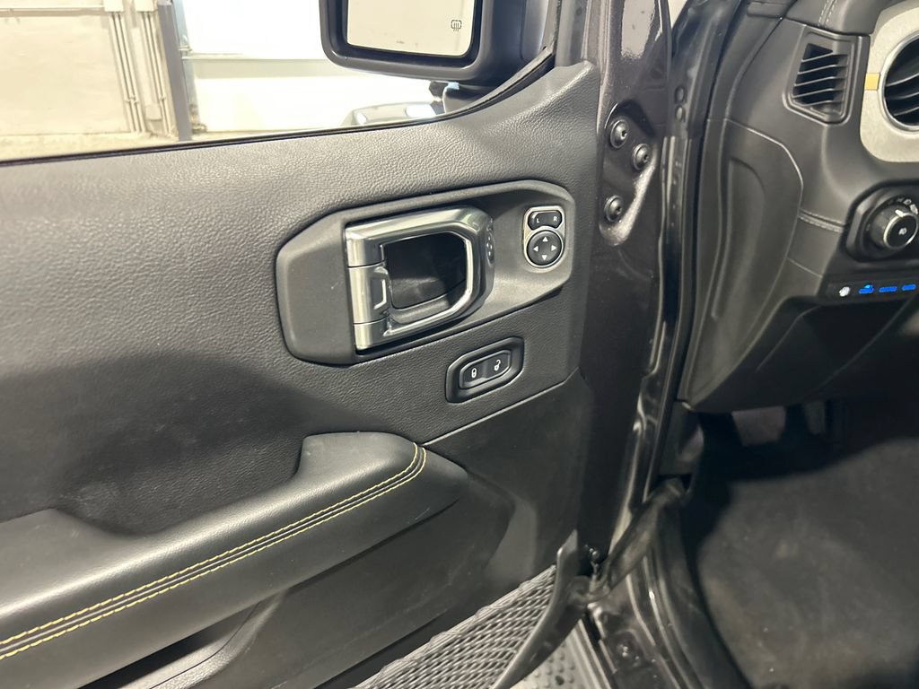 Used 2025 Jeep Wrangler Unlimited Sahara AWD/4WD image 15
