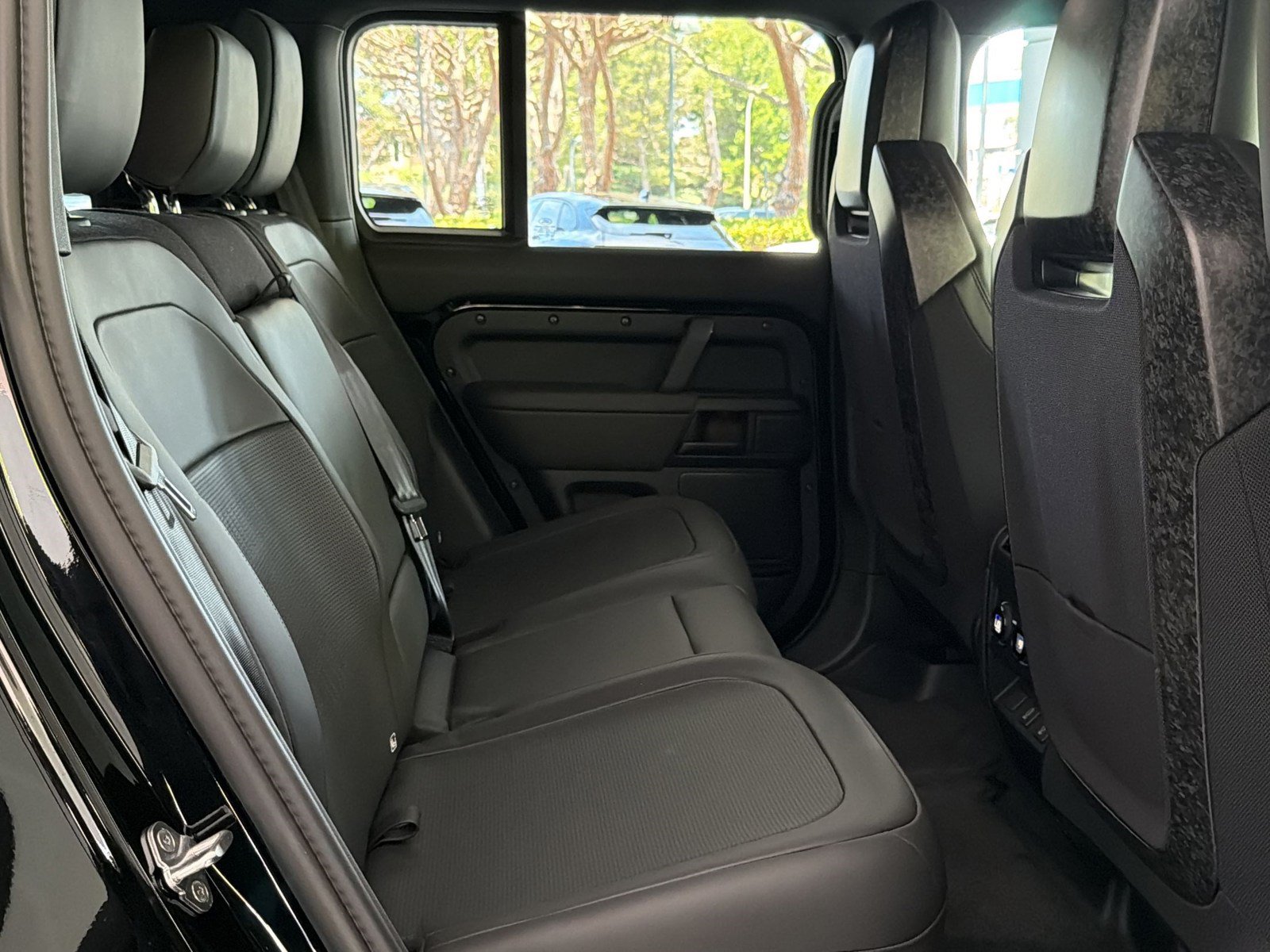 New 2026 Land Rover Defender 110 OCTA AWD/4WD image 30