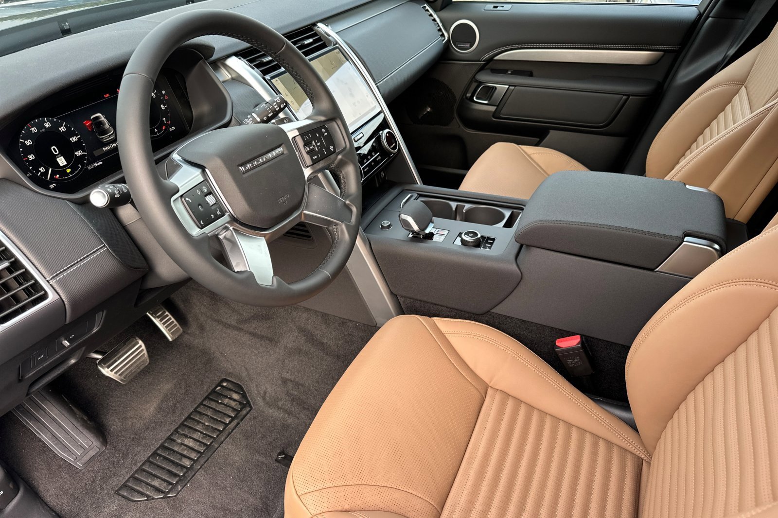 New 2025 Land Rover Discovery Dynamic SE image 9