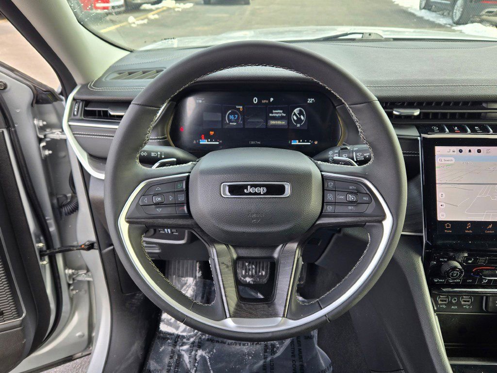 Used 2024 Jeep Grand Cherokee Limited w/ Black Appearance Package image 34