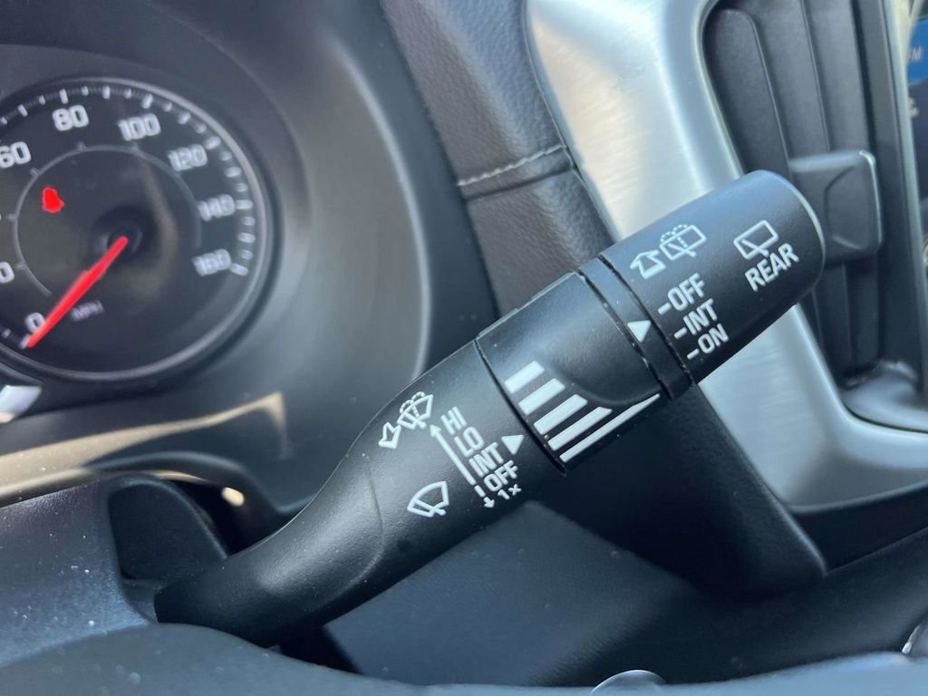 Used 2023 GMC Terrain SLT image 35