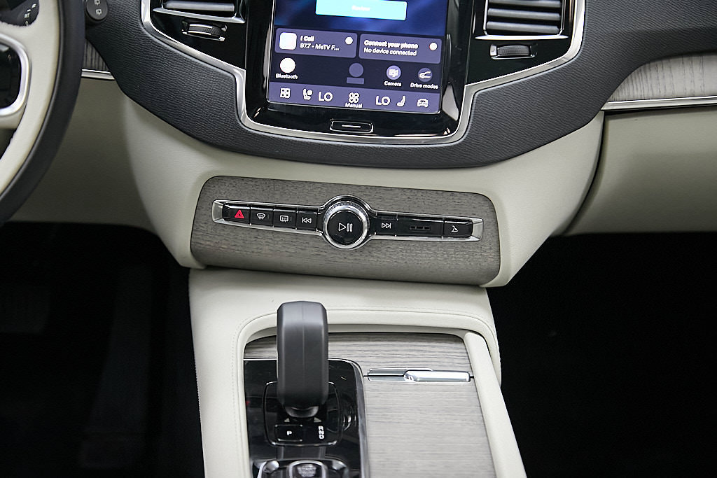 Certified 2023 Volvo XC90 B6 Plus w/ Protection Package AWD/4WD image 29