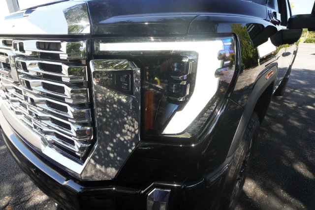 Used 2024 GMC Sierra 3500 Denali AWD/4WD image 34