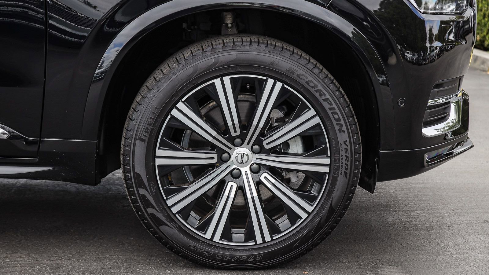 Used 2025 Volvo XC90 B6 Plus image 6