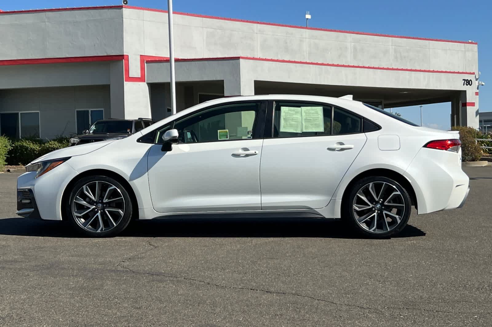 Used 2021 Toyota Corolla SE w/ SE Premium Package FWD image 9