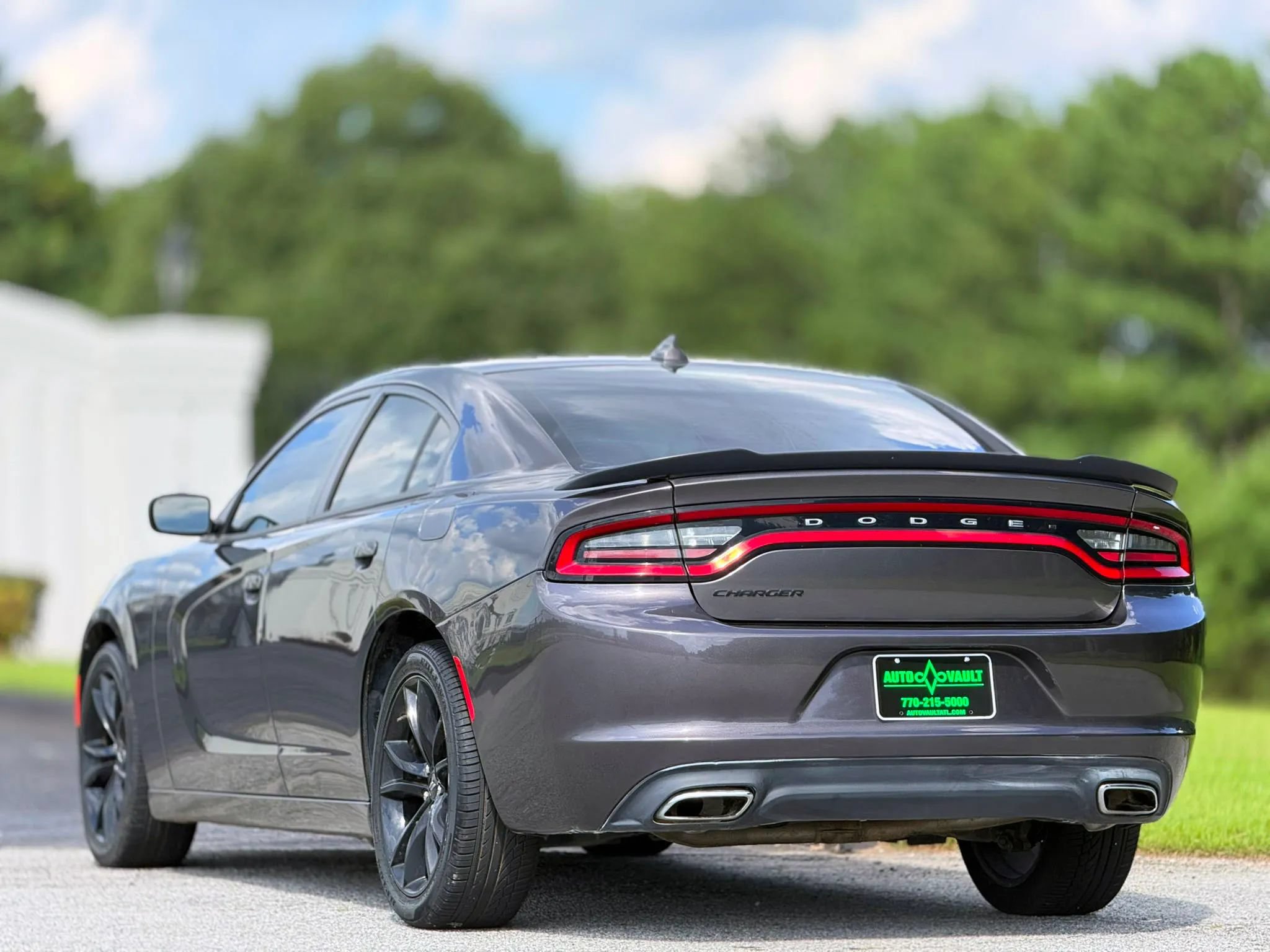 Used 2017 Dodge Charger SXT w/ Blacktop Package RWD image 9