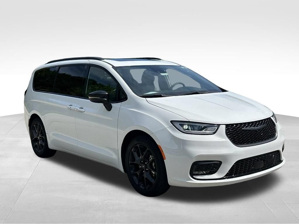 Used 2025 Chrysler Pacifica Limited FWD image 6