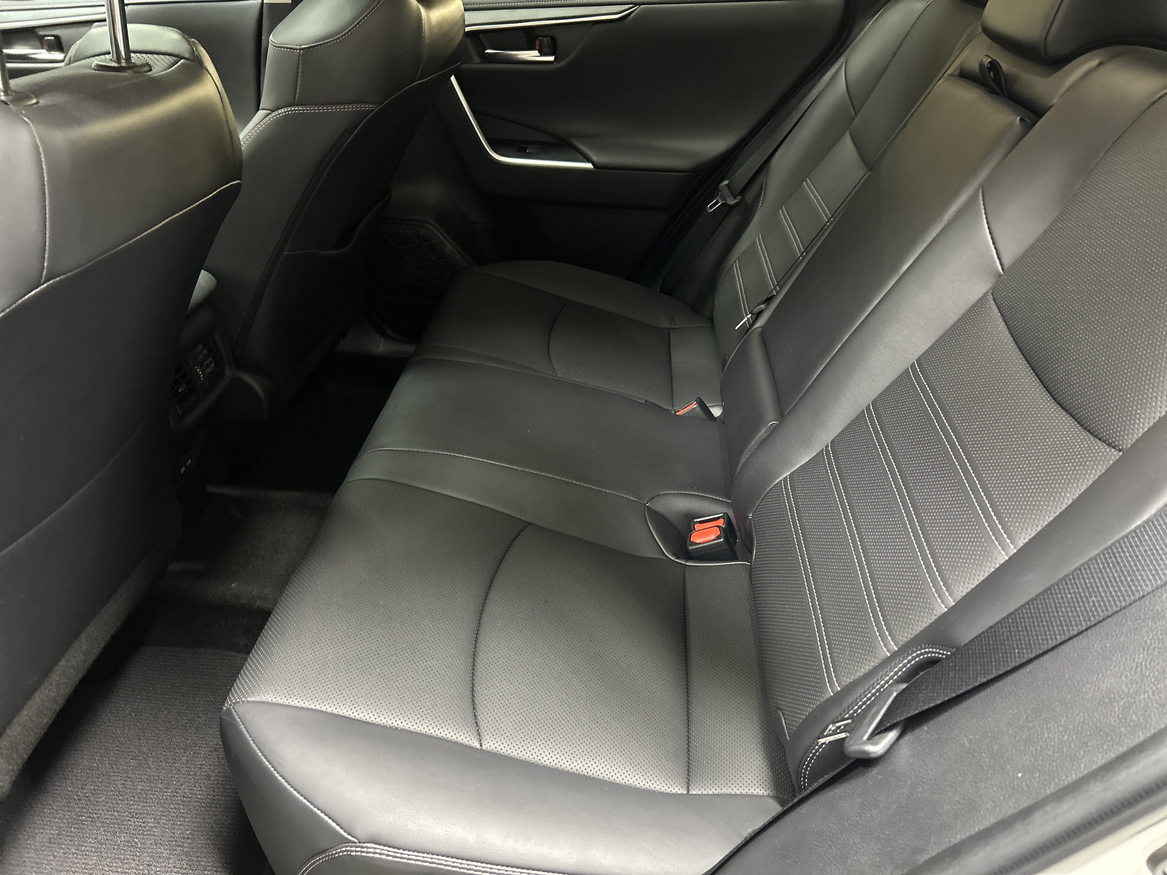Used 2022 Toyota RAV4 Limited FWD image 17