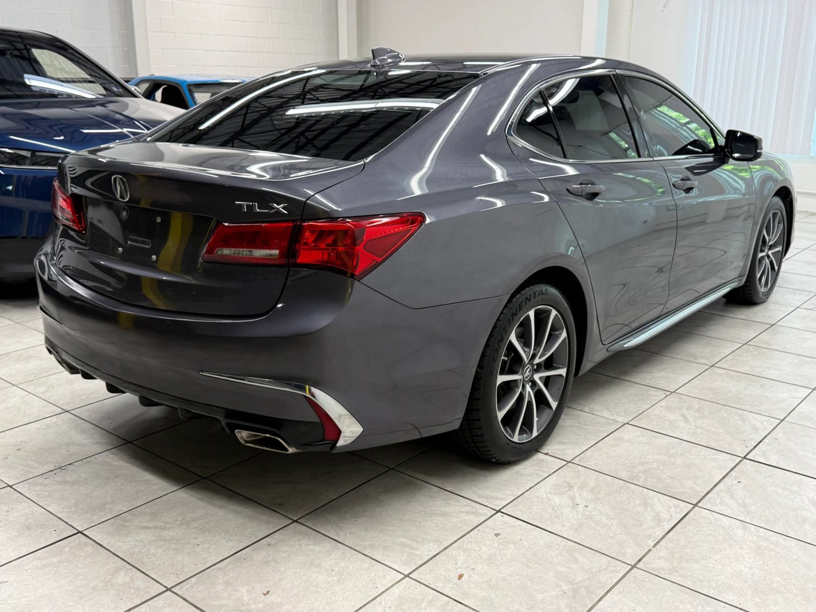 Used 2018 Acura TLX w/ Technology Package FWD image 9