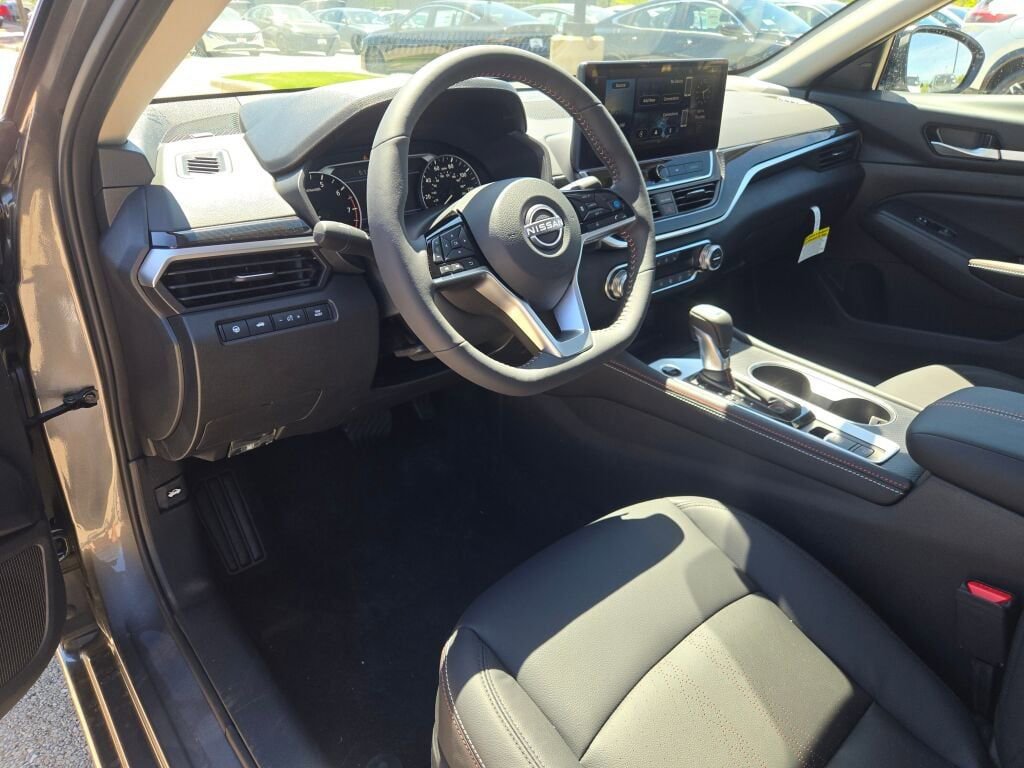 New 2026 Nissan Altima 2.5 SR w/ SR Premium Package FWD image 19