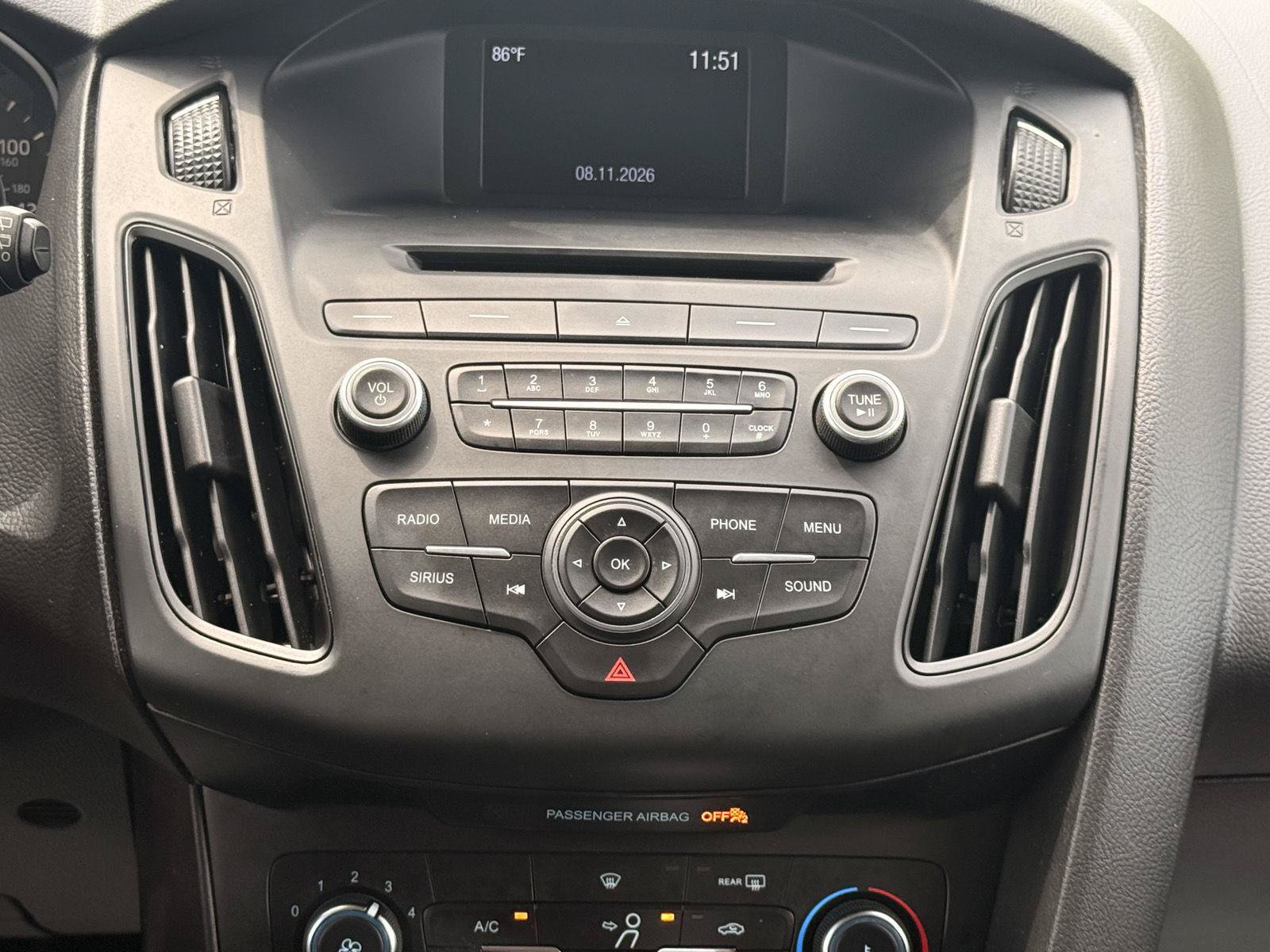 Used 2016 Ford Focus SE w/ SE Power Seat Package FWD image 27