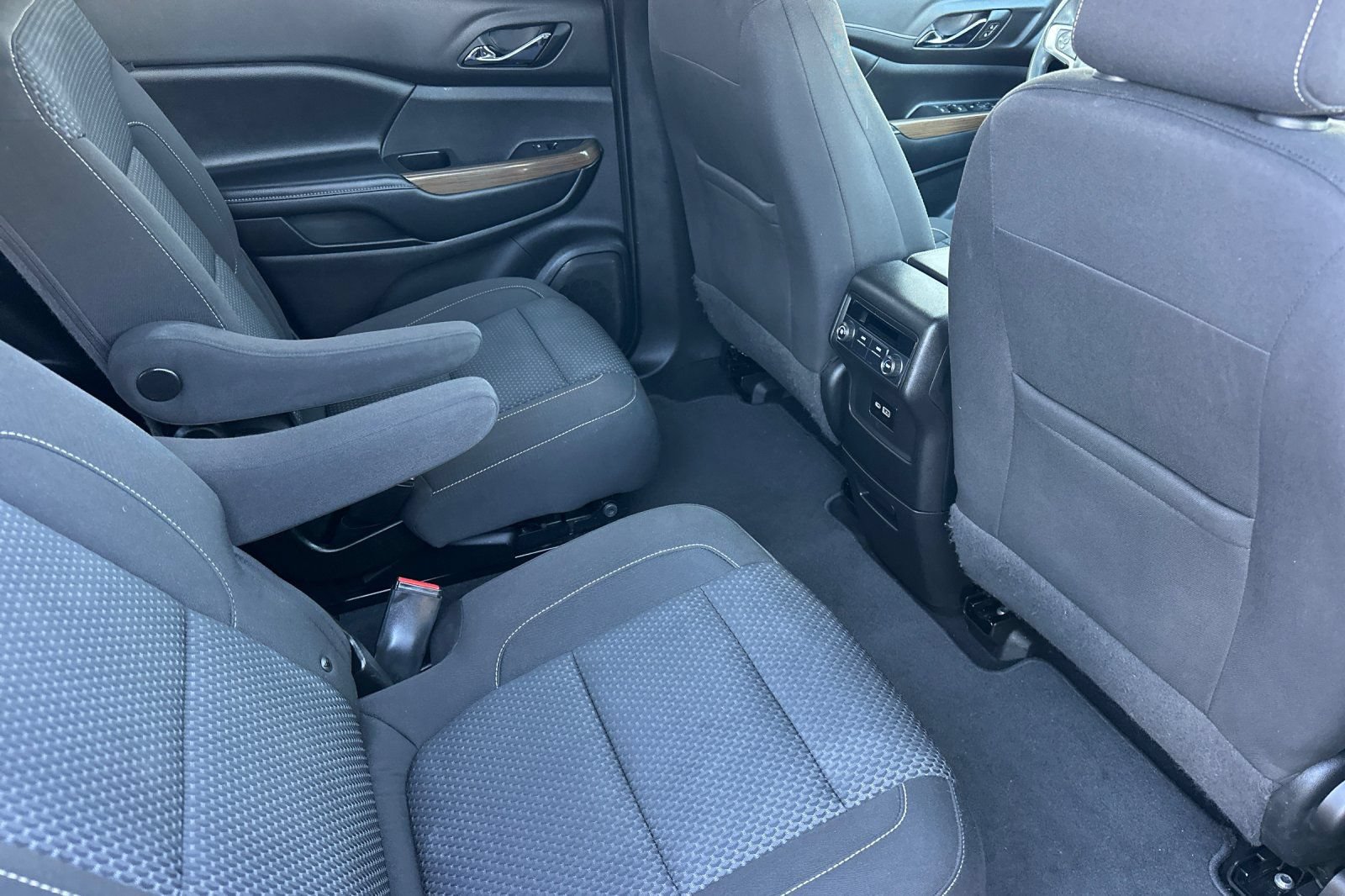 Certified 2021 GMC Acadia SLE w/ LPO, Cargo Package FWD image 20