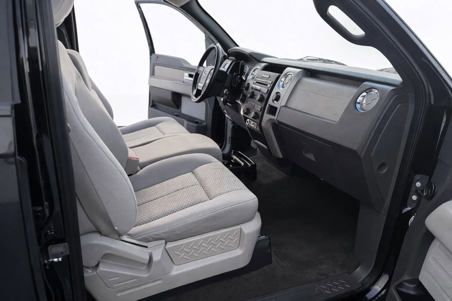 Used 2010 Ford F150 XLT image 6