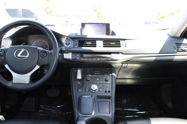 Used 2017 Lexus CT 200h FWD image 10
