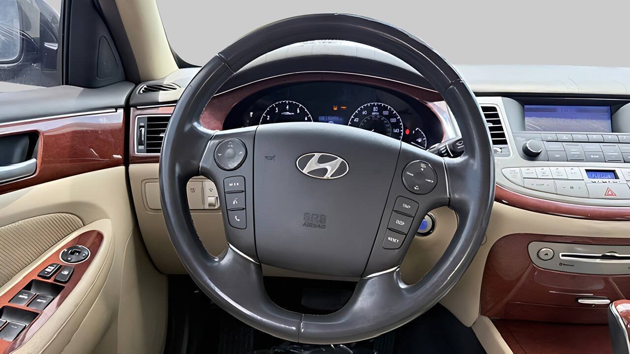 Used 2013 Hyundai Genesis 3.8 RWD image 16