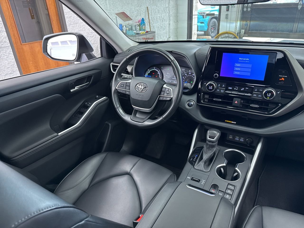 Used 2023 Toyota Highlander XLE image 47