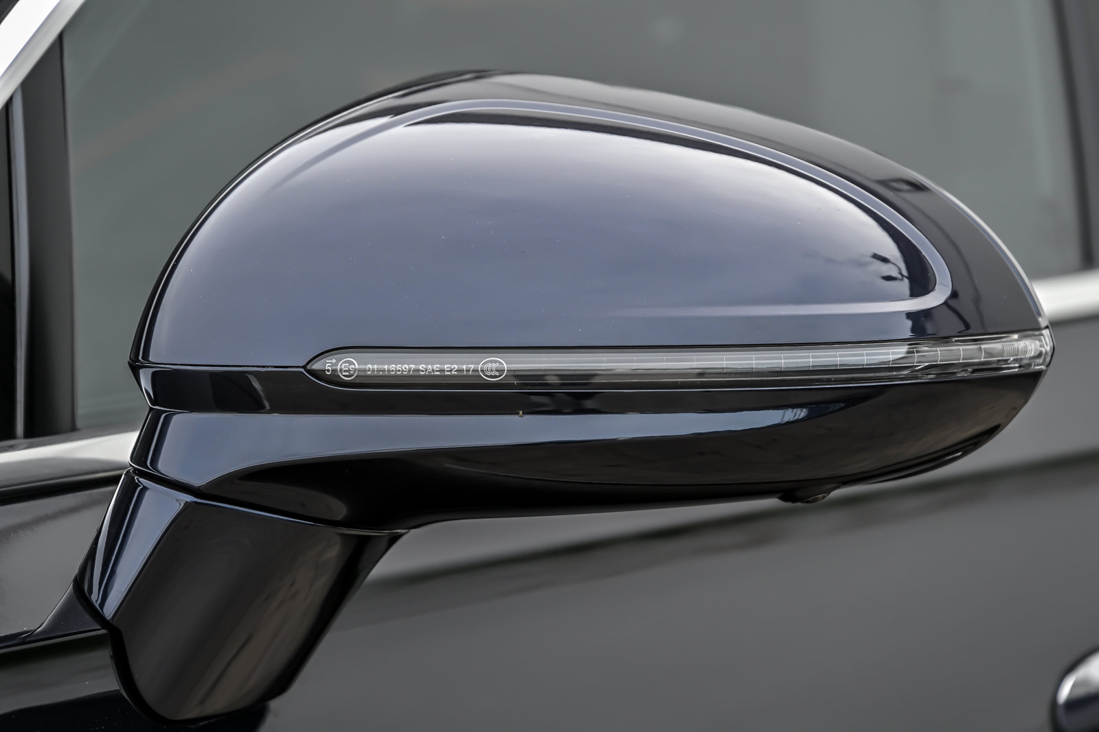 Certified 2023 Bentley Flying Spur Plug-In Hybrid AWD/4WD image 9