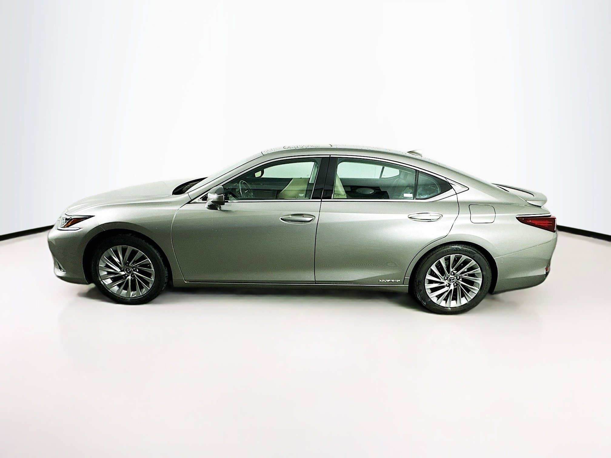 Used 2021 Lexus ES 300h ES 300h Luxury w/ Accessory Package 2 image 4