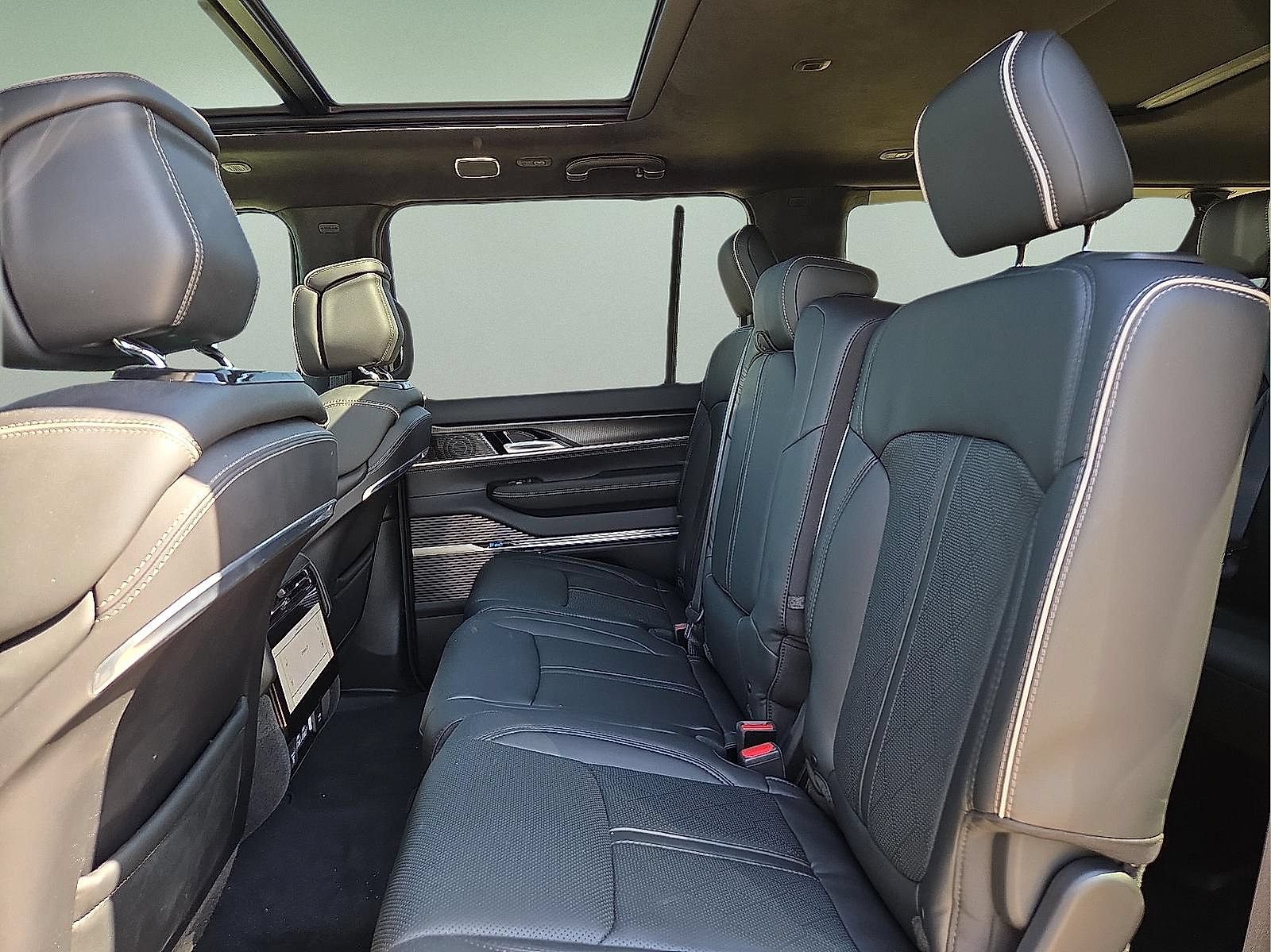 Used 2024 Jeep Grand Wagoneer L Series II w/ Quick Order Packagew 28T AWD/4WD image 10
