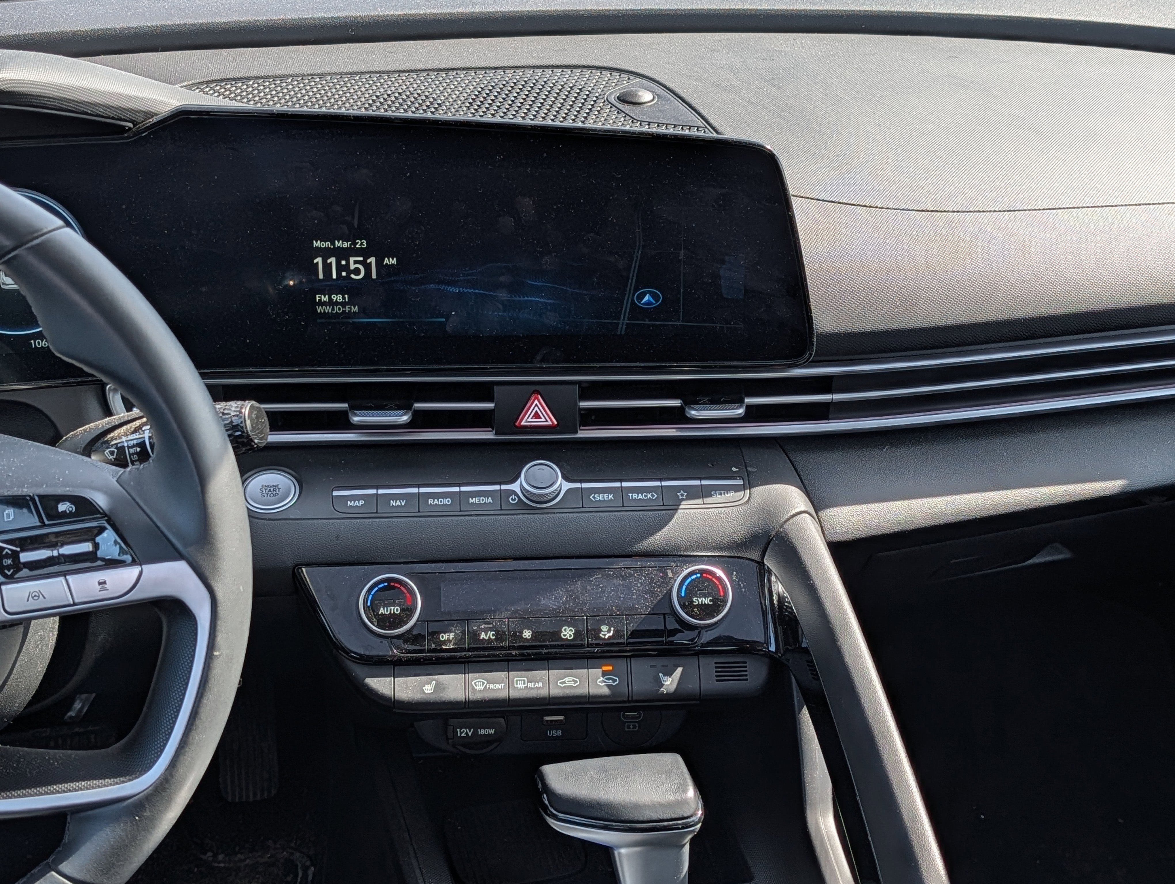 Certified 2025 Hyundai Elantra Limited FWD image 16