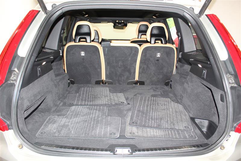 Used 2017 Volvo XC90 T5 Momentum AWD/4WD image 32