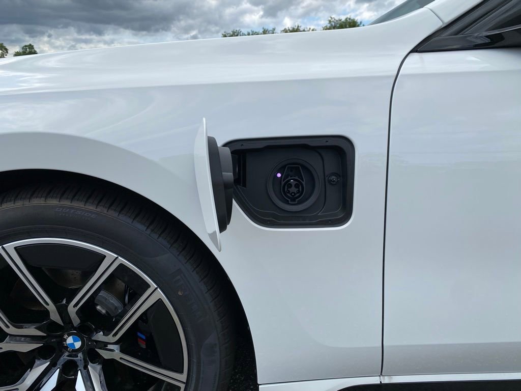 New 2026 BMW 750e xDrive w/ Premium Package image 18
