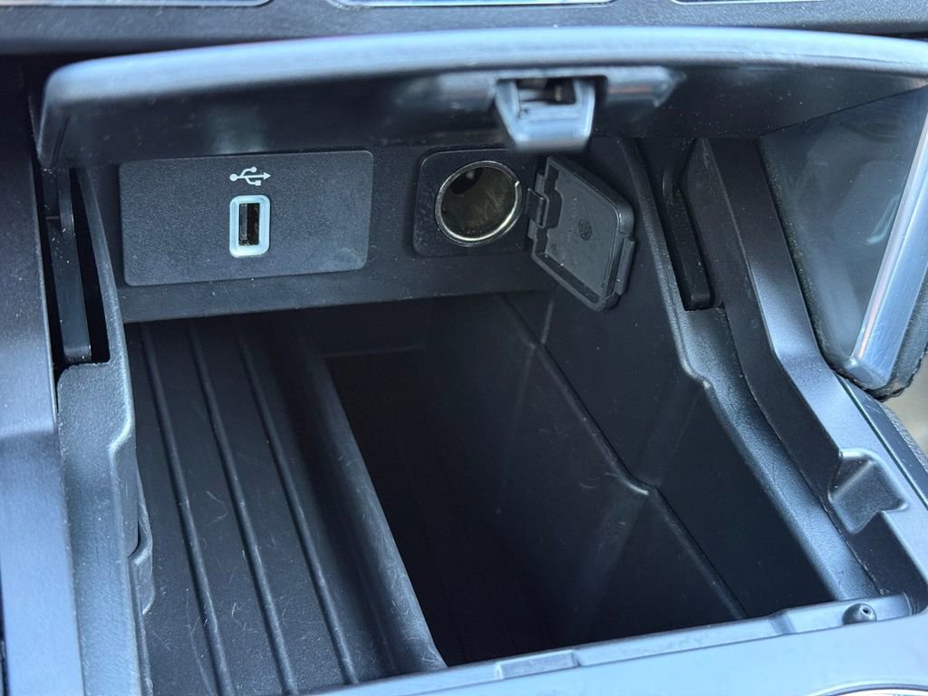 Used 2017 Ford Explorer Platinum image 21