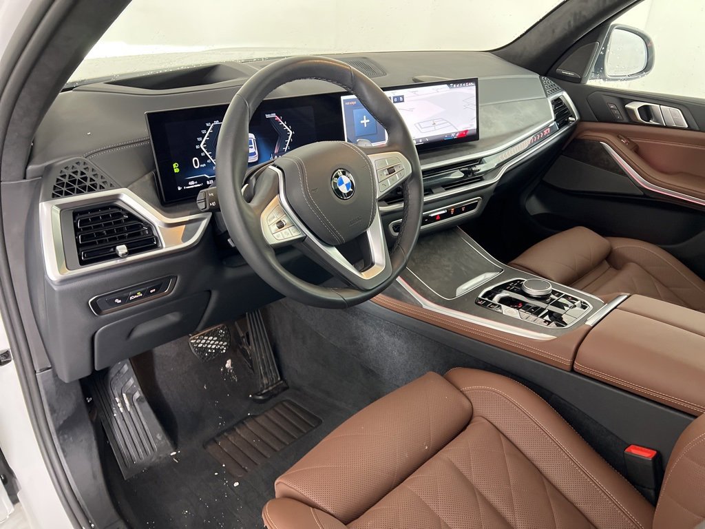 Used 2026 BMW X7 xDrive40i w/ Premium Package image 2
