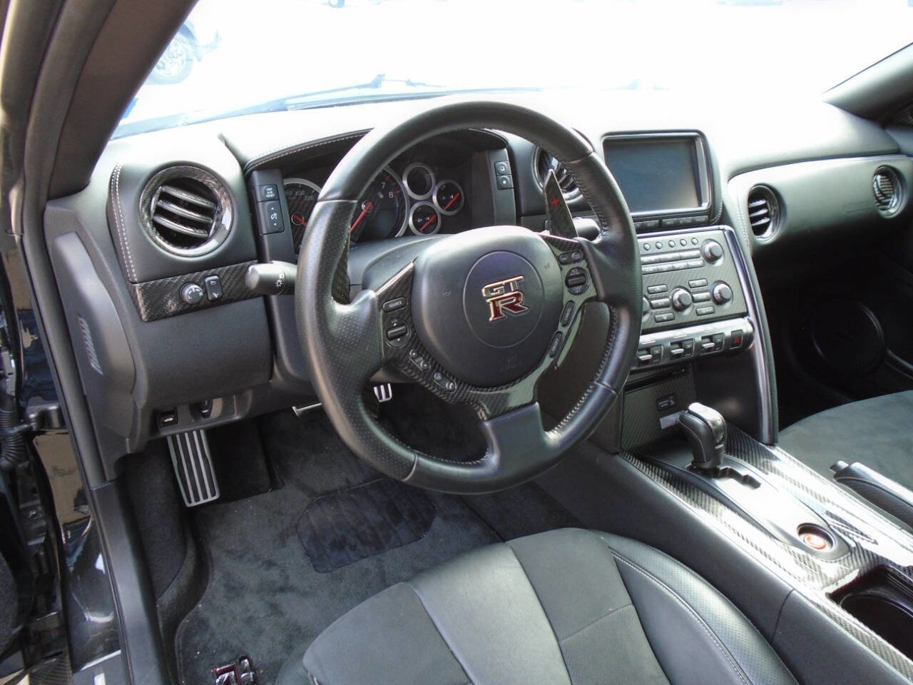 Used 2016 Nissan GT-R Premium AWD/4WD image 13