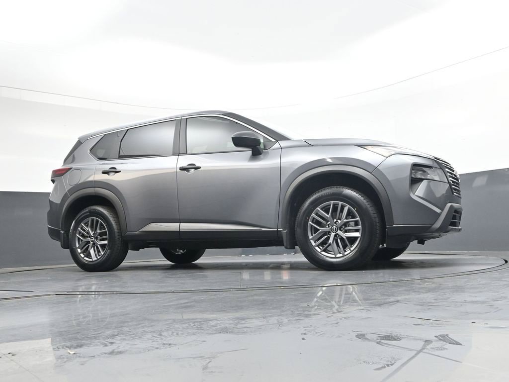 Used 2025 Nissan Rogue S FWD image 32
