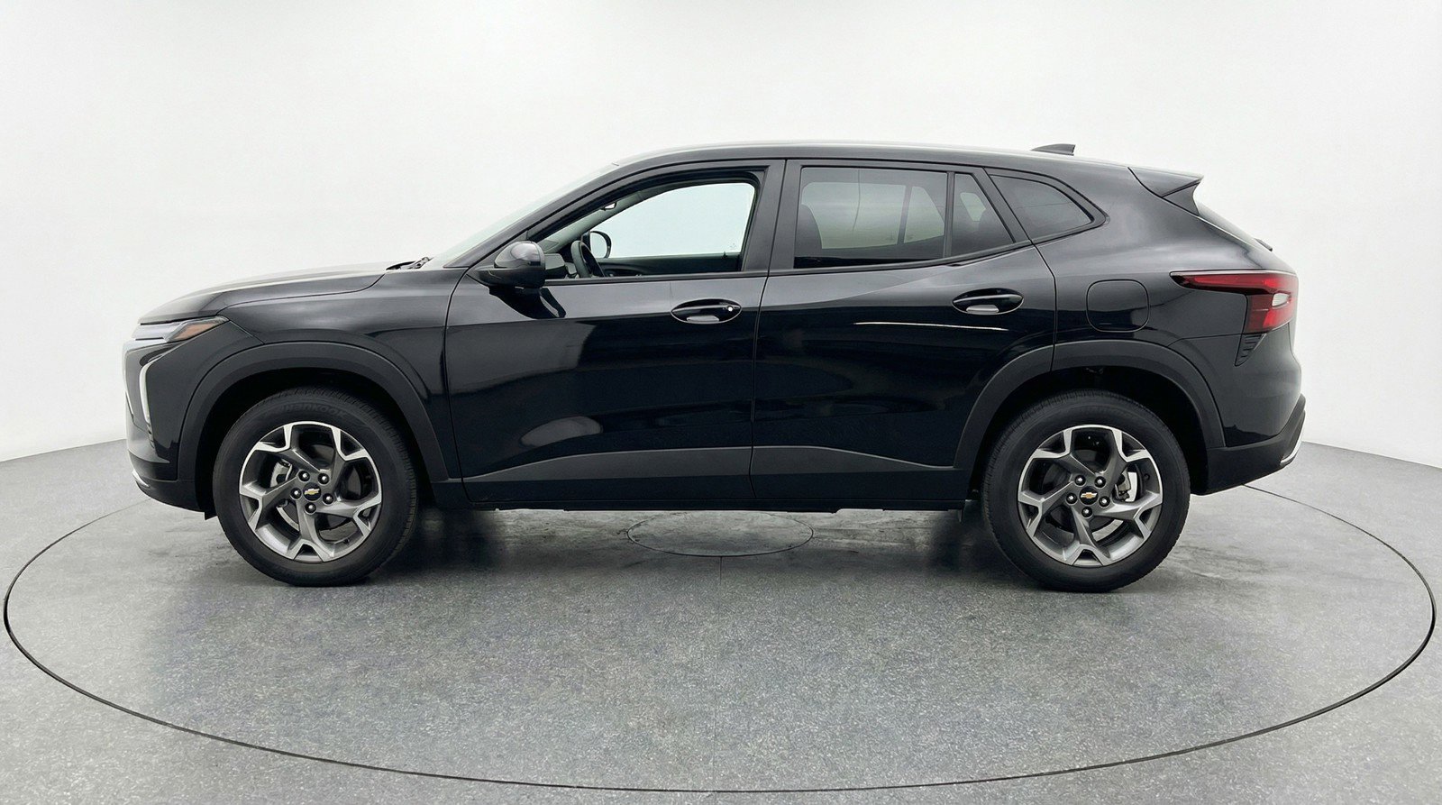 Used 2025 Chevrolet Trax LT FWD image 5