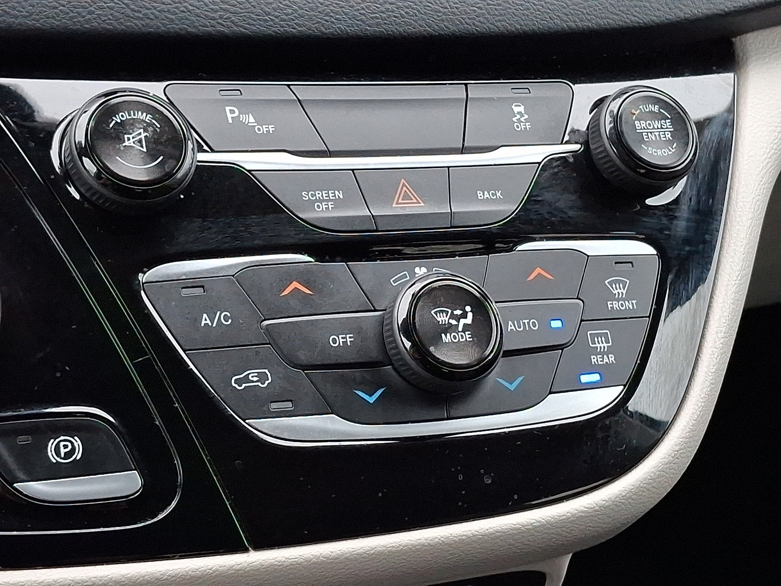 Used 2017 Chrysler Pacifica Touring-L FWD image 15