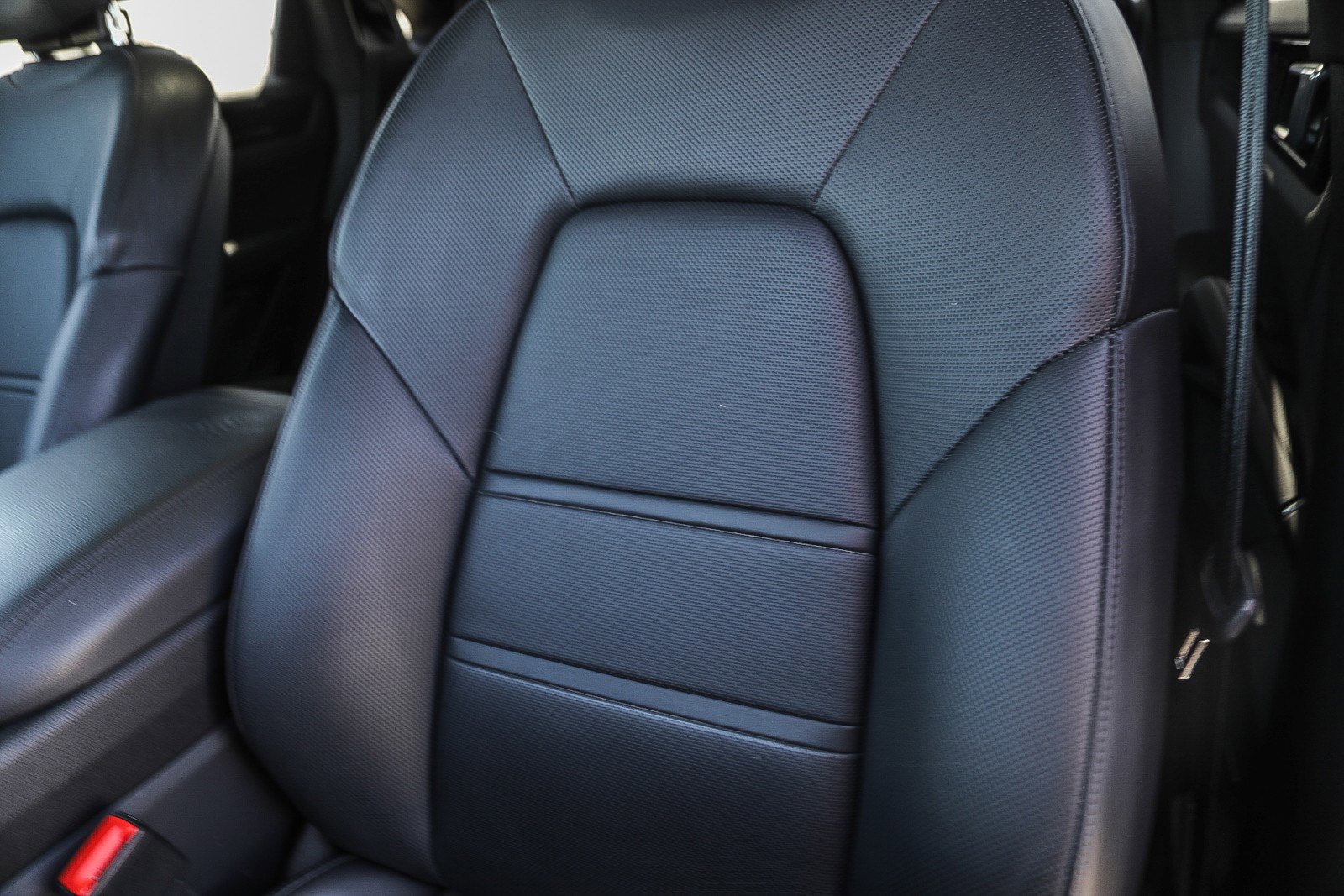 Used 2022 Porsche Cayenne Coupe image 24