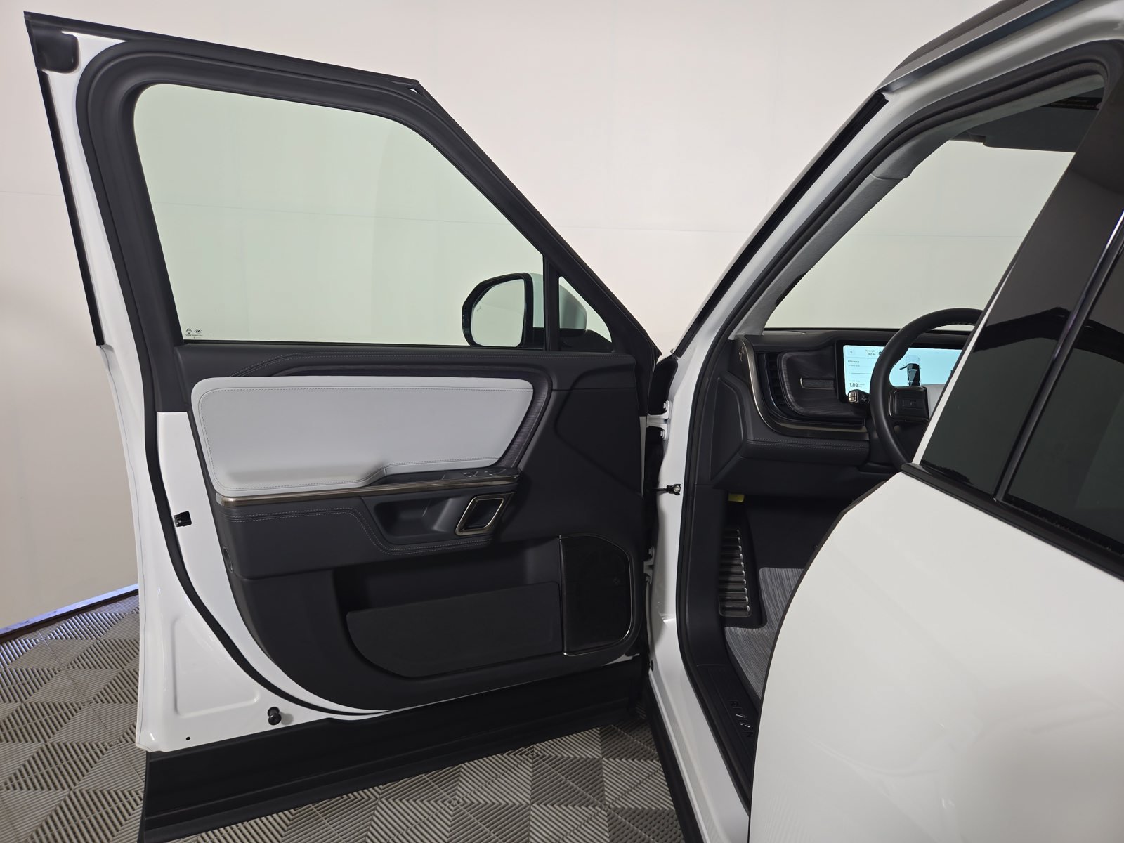 Used 2024 Rivian R1S Adventure Quad AWD/4WD image 16