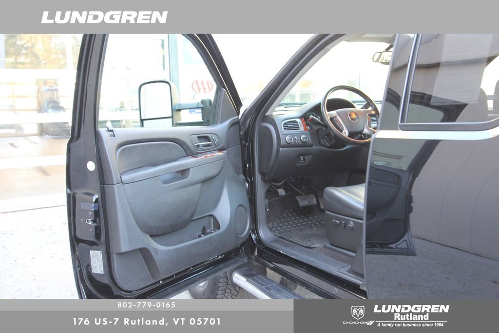 Used 2011 Chevrolet Silverado 2500 LTZ w/ LTZ Plus Package image 10