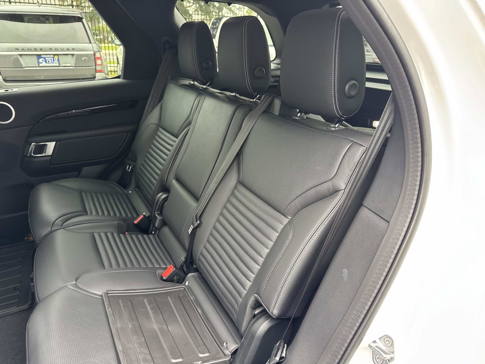 Used 2025 Land Rover Discovery S AWD/4WD image 14