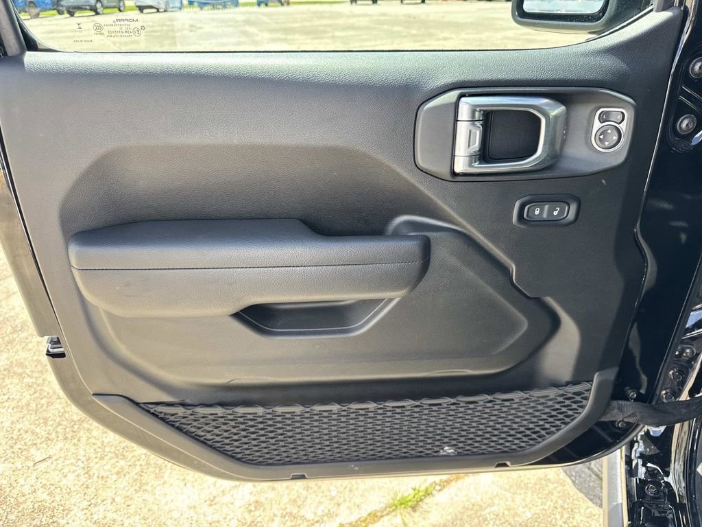 Used 2024 Jeep Wrangler Unlimited image 35