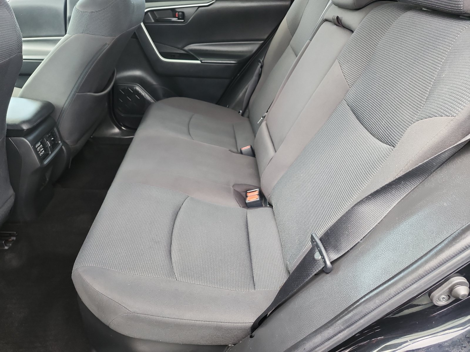 Used 2022 Toyota RAV4 LE AWD/4WD image 13
