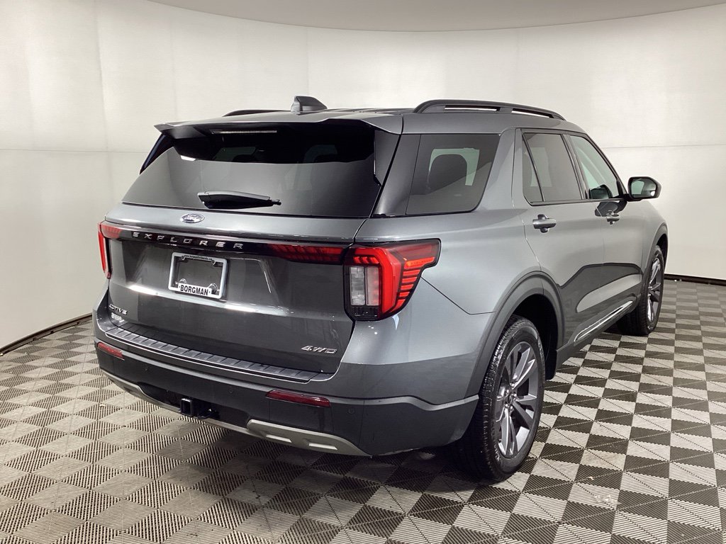 Used 2025 Ford Explorer Active w/ Active Comfort Package image 2