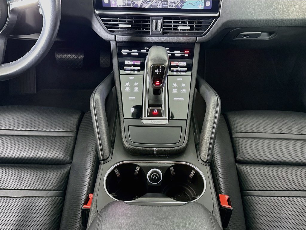 Certified 2023 Porsche Cayenne AWD/4WD image 16