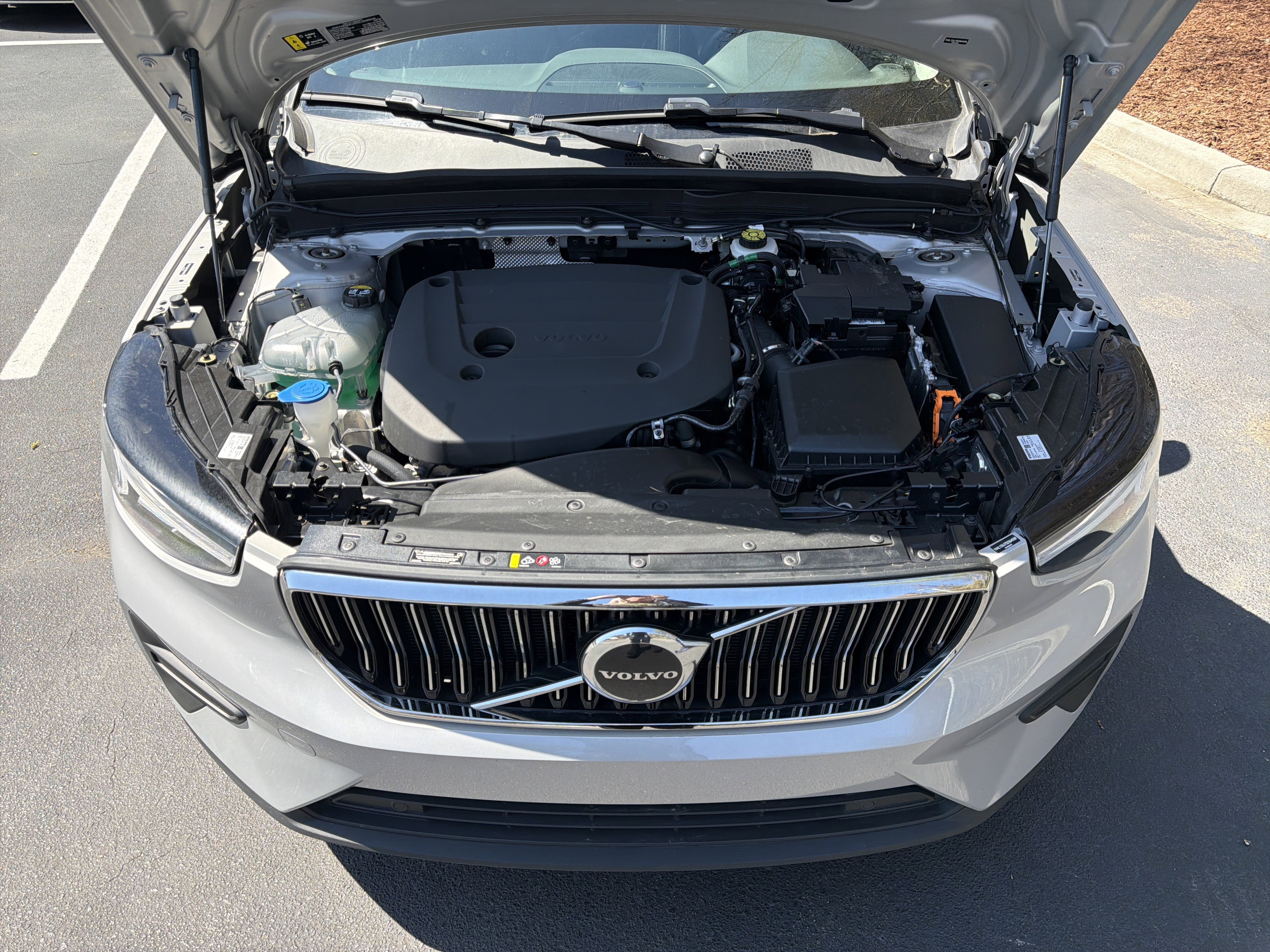 Certified 2025 Volvo XC40 B5 Core image 36